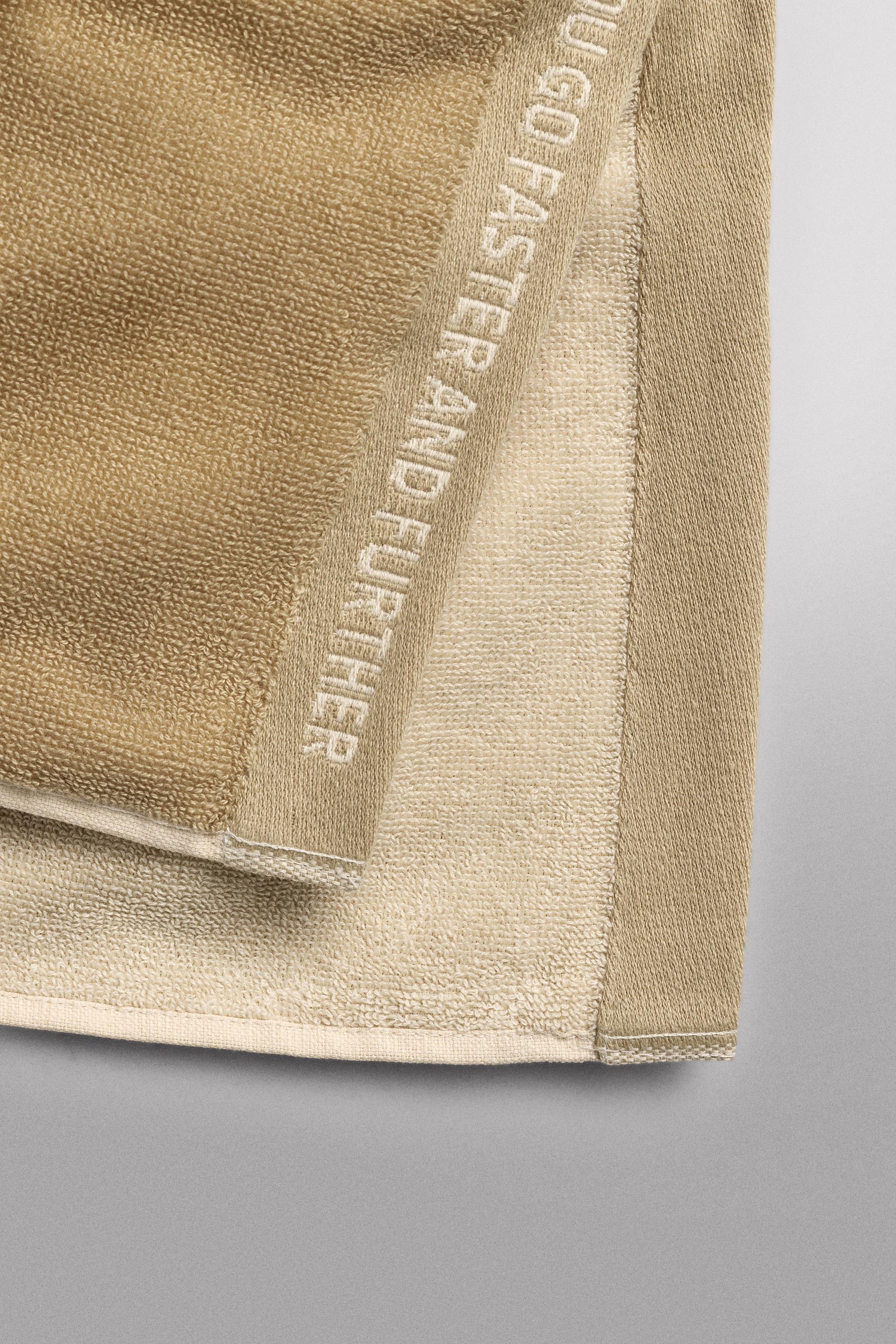 SMALL TRAINING TOWEL